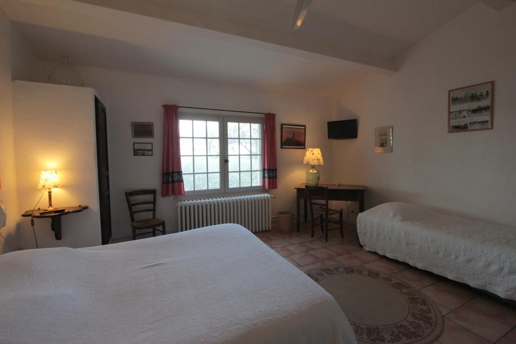 Hotel Cacharel Saintes-Maries-de-La-Mer Zimmer foto