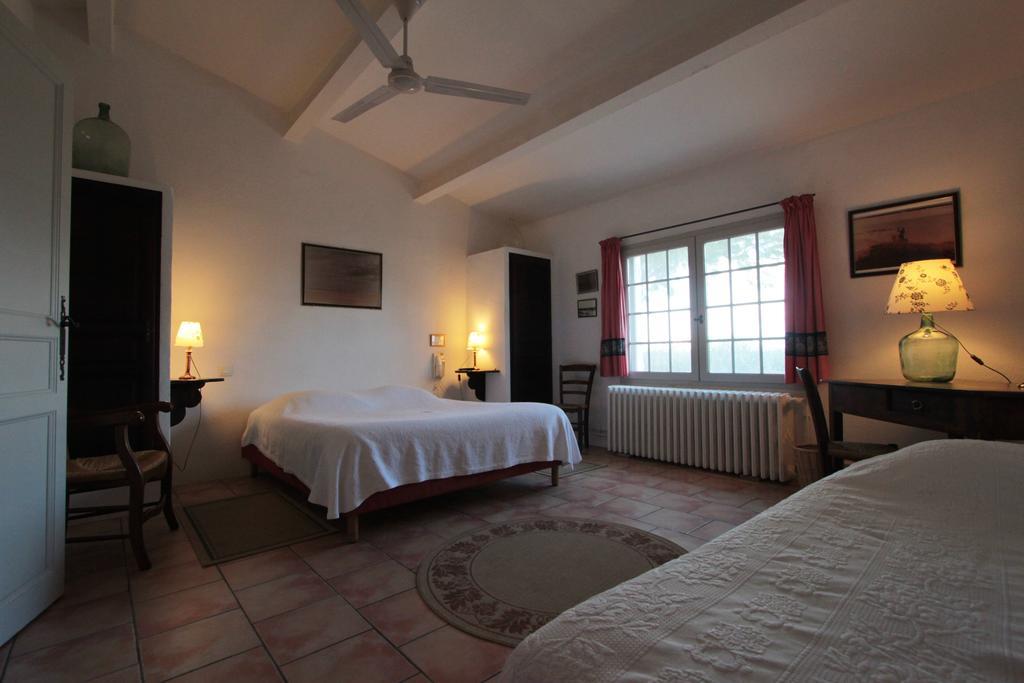 Hotel Cacharel Saintes-Maries-de-La-Mer Zimmer foto